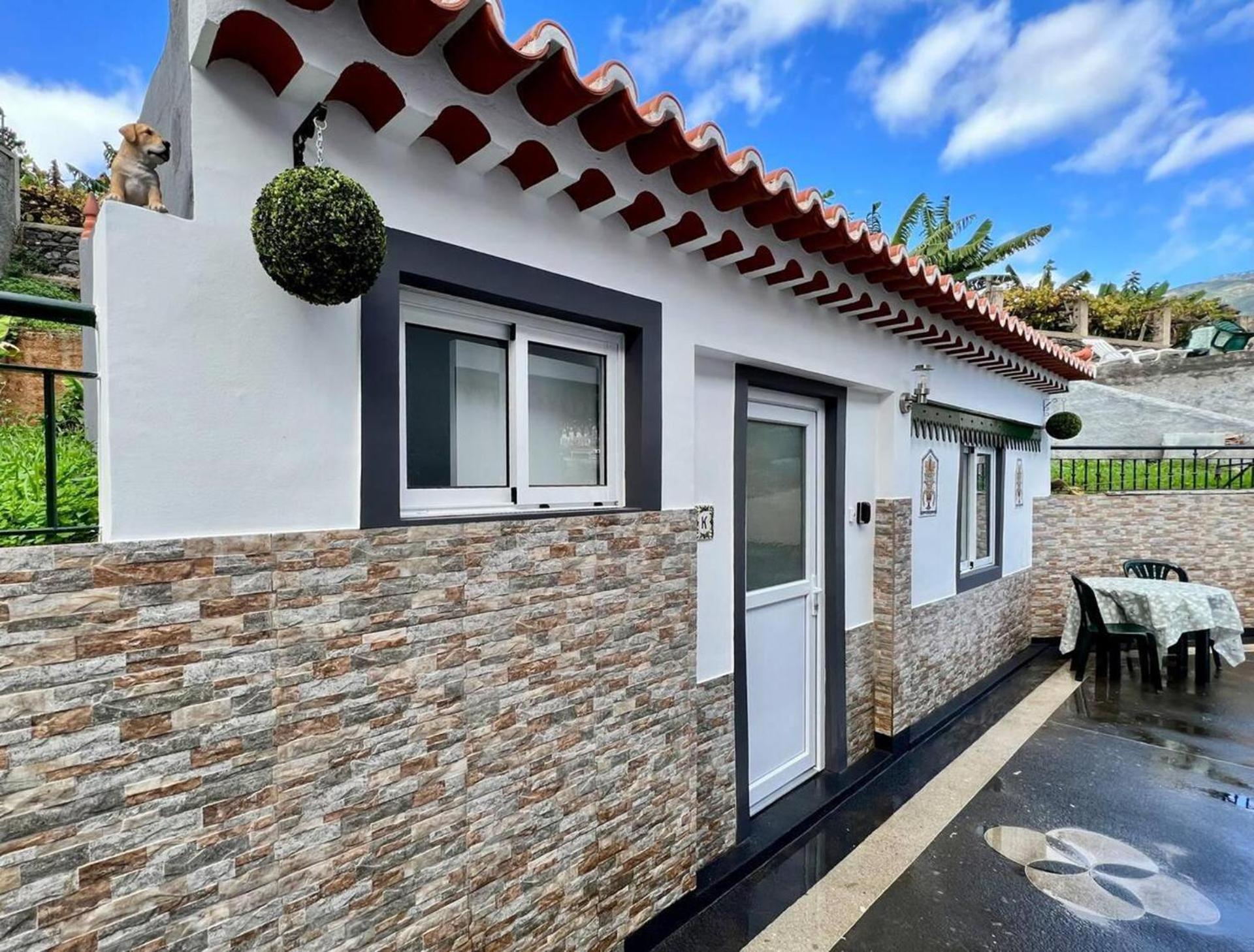 Modern Minimalist Studio With Essential Comfort Funchal  Exterior foto